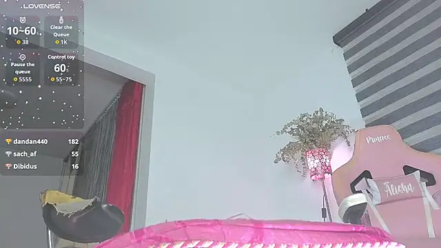 Queen_Morena live cam on StripChat