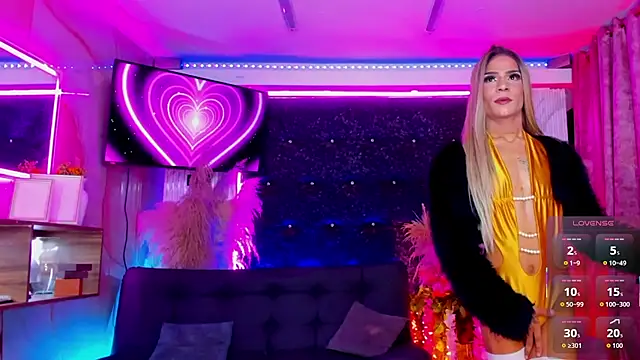 Queens_Wonders_Blonders live cam on StripChat