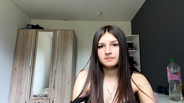 SpanishRooter live cam on StripChat