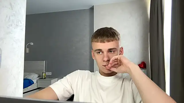 SoloFury live cam on StripChat