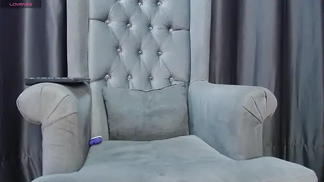 Ellie_Dollie live cam on StripChat