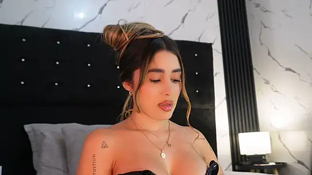 Annyy_Rosse webcam