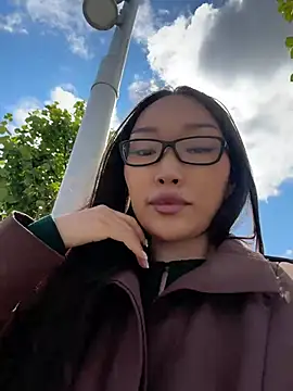 trytomakememoam live cam on StripChat