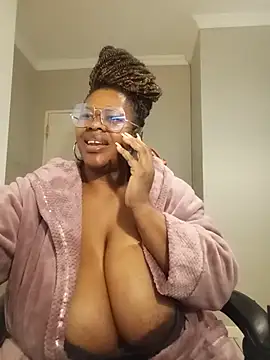 bustylisa1983 webcam