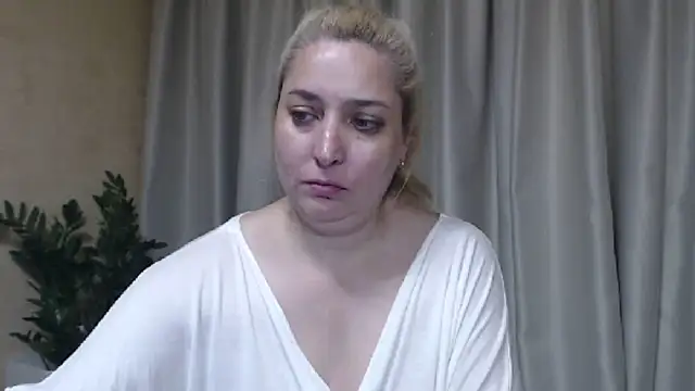 sweetpussy13 live cam on StripChat