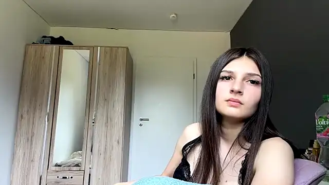 SpanishRooter live cam on StripChat