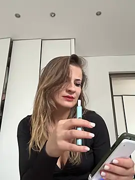 IsabellaEtha live cam on StripChat
