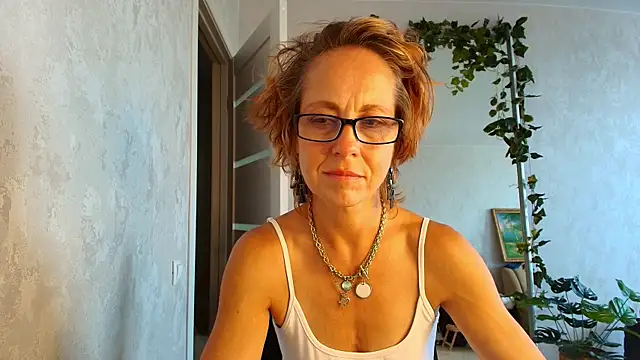 LioraWeiss live cam on StripChat