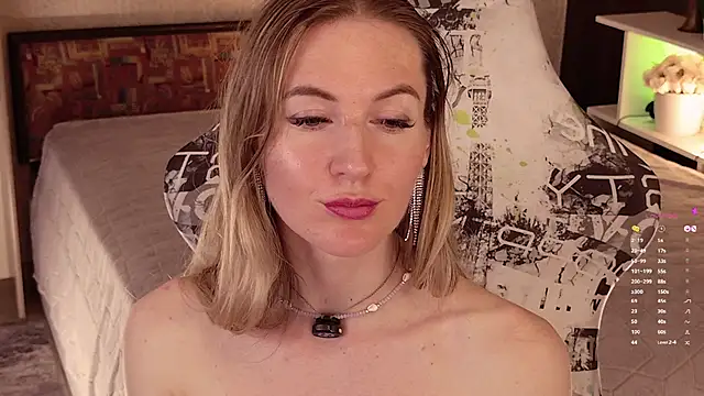 Hello_Lisha live cam on StripChat