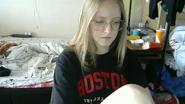 WinifredLunney live cam preview