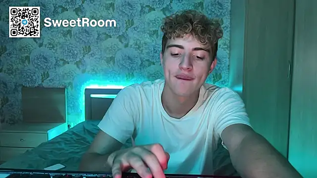 AlfredSweet live cam on StripChat