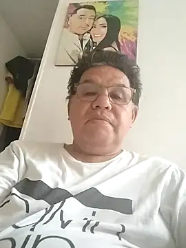 Apresiaoo live cam on StripChat