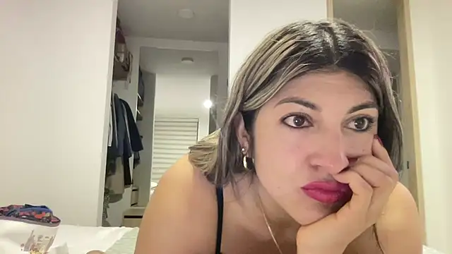 LunaBeya live cam preview