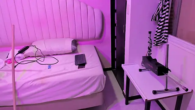 sharlotthe_bigass webcam