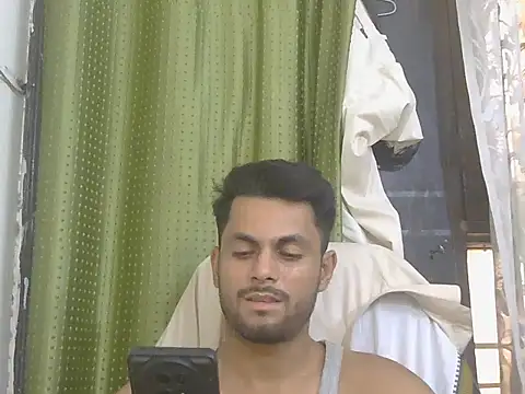 Stubborndesiboy live cam on StripChat