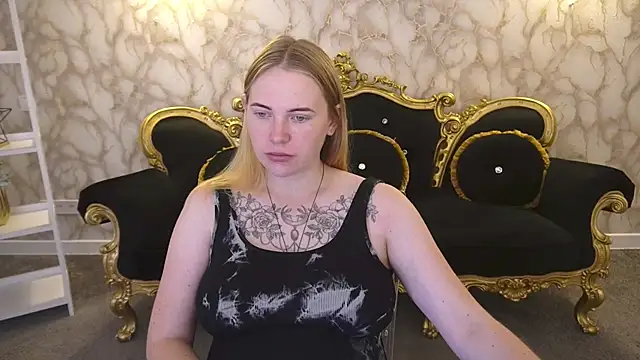 NikkyReyyy webcam