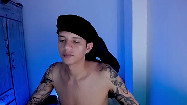 tylerrnova live cam on StripChat