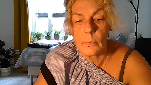 belgianshantie live cam on StripChat