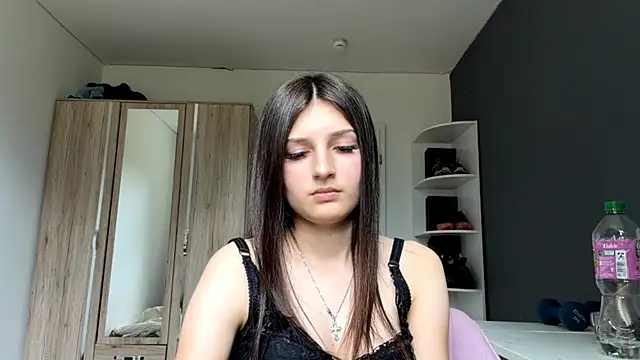 SpanishRooter live cam on StripChat
