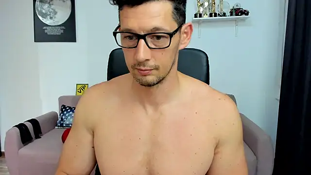 BrutusK08 live cam on StripChat