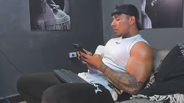 bradley_smith live cam on StripChat