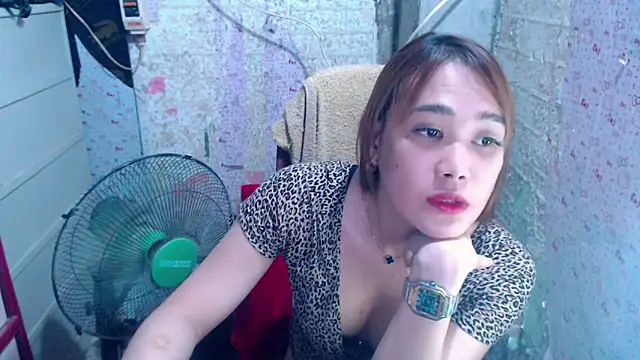 JuicyFoxCock live cam on StripChat