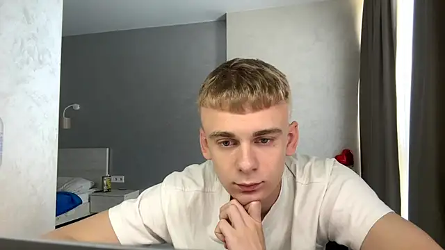 SoloFury live cam on StripChat