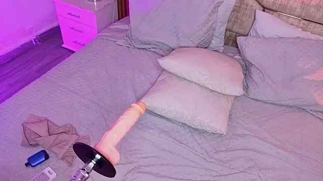 MiaBlackrose webcam