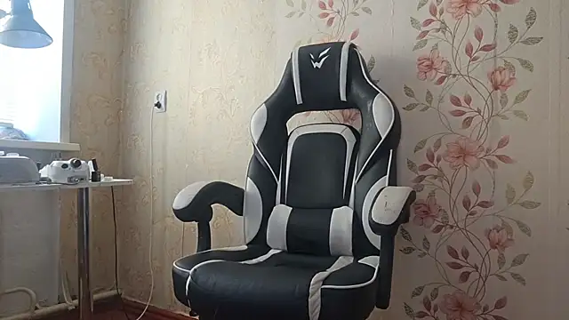 WhitePowerGirl webcam
