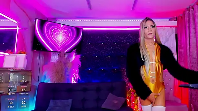 Queens_Wonders_Blonders webcam