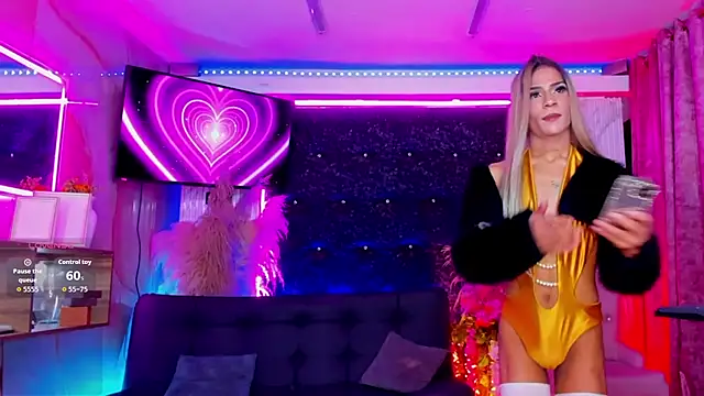 Queens_Wonders_Blonders live cam on StripChat