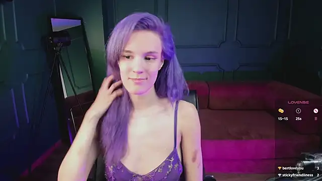 AuraLaunni live cam on StripChat