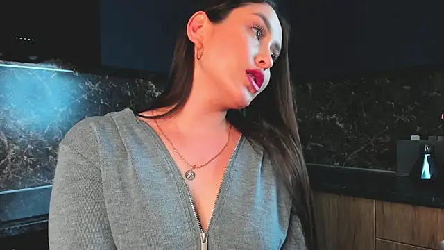 Elyra_Noir webcam
