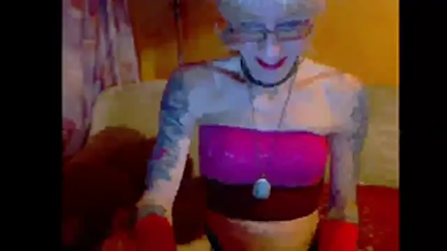 cuxladyboy live cam on StripChat