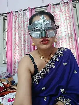 thanusi_2 live cam on StripChat