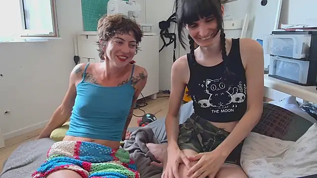 CeriseLapine live cam on StripChat