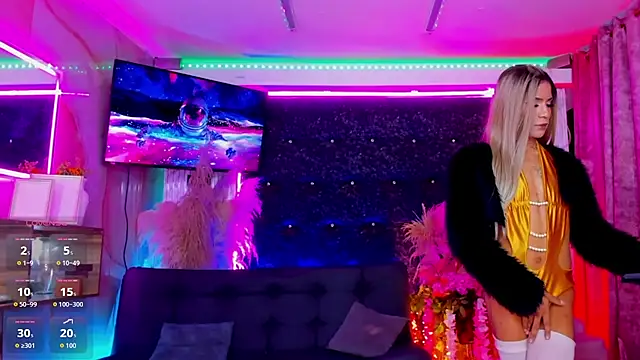 Queens_Wonders_Blonders webcam