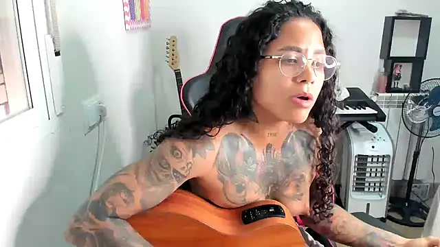 Ama_music webcam