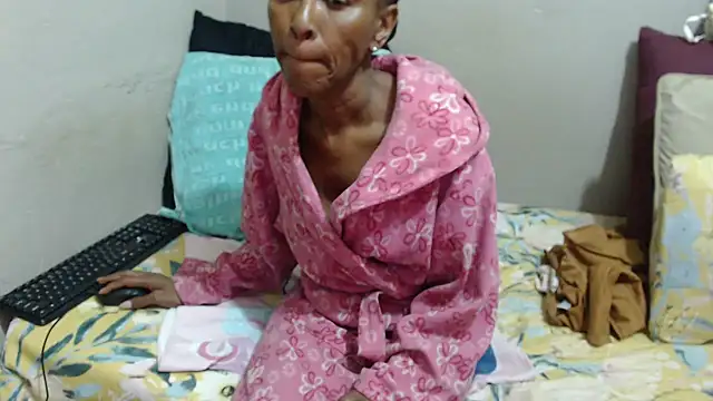 Ebonysweetcougar webcam
