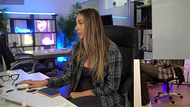 BabesGoWild webcam