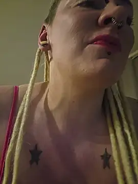 PinkTheHawk webcam