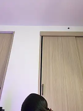 oficialaura Live Webcam on Stripchat