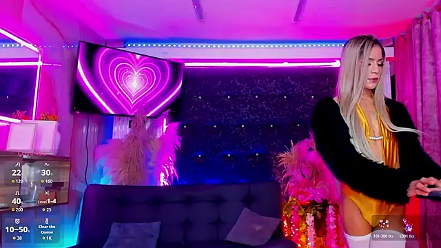 Queens_Wonders_Blonders webcam