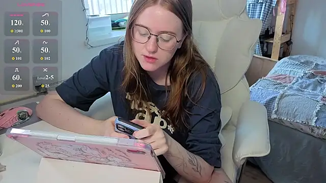 urstripchatgf webcam