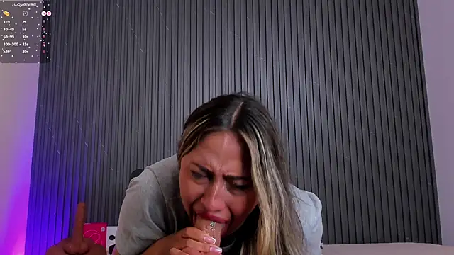 karola_cute_ webcam
