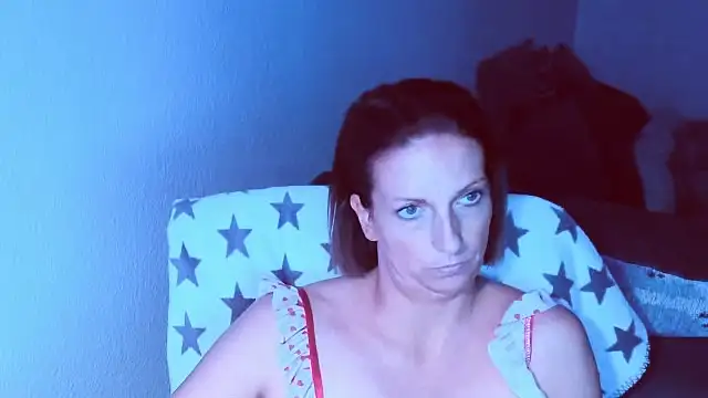 SexyJulia21 live cam on StripChat