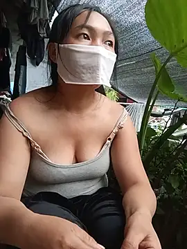 Hiha-nn live cam on StripChat