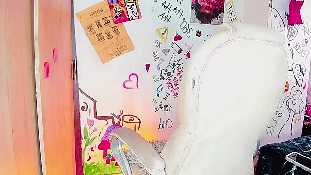 bloom444 live cam on StripChat