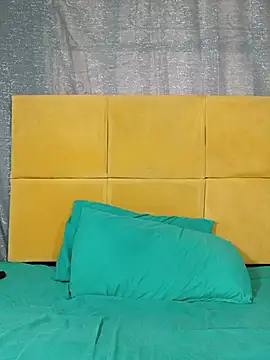 HugeTitisxx webcam
