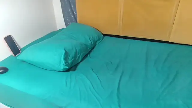 HugeTitisxx webcam